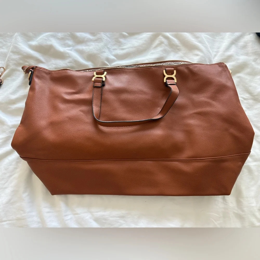 Women's Large Brown Tote Bag - Classic Faux Leather Travel Tote - Picture 7 of 9